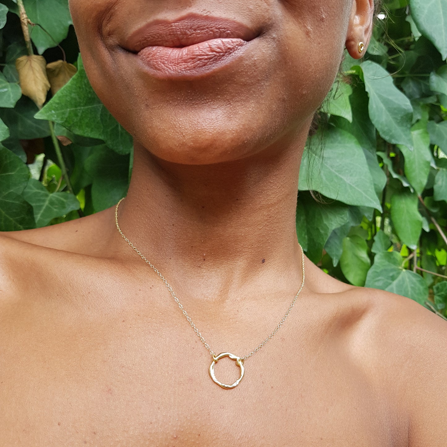 Collar Círculo de plata chapada en oro de 18k