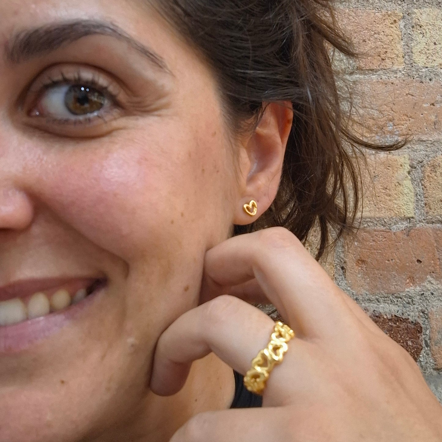 Anillo Corazones de plata chapada en oro de 18k