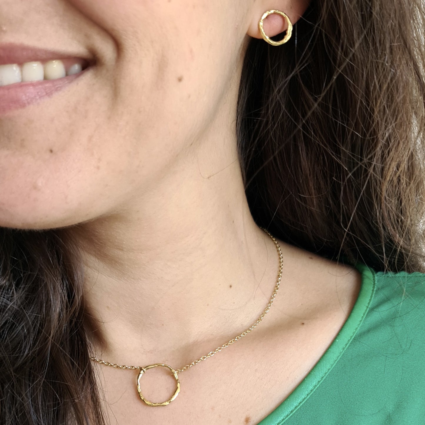 Collar Círculo de plata chapada en oro de 18k