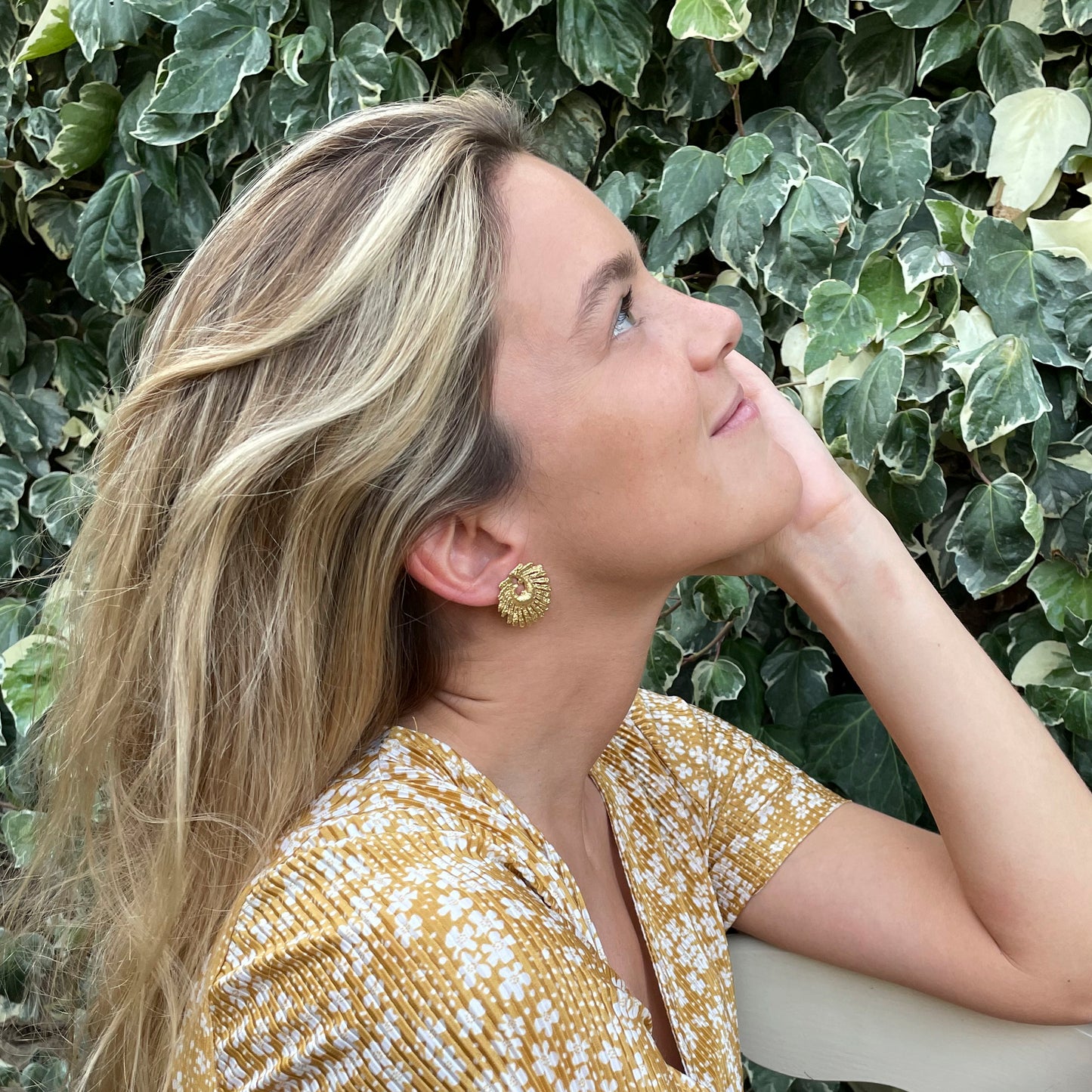 Pendientes Bordado León de plata chapada en oro de 18k