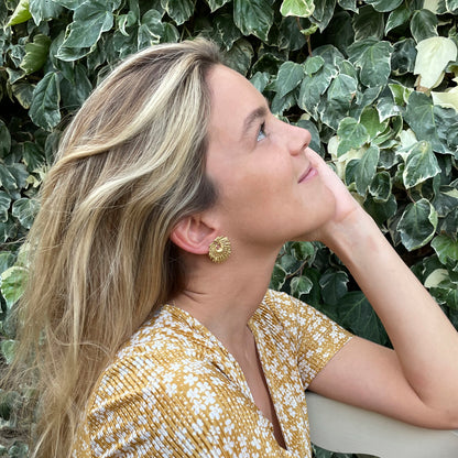 Pendientes Bordado León de plata chapada en oro de 18k