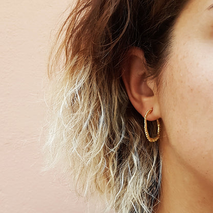 Aros Burbujas ordenadas de plata chapada en oro de 18k