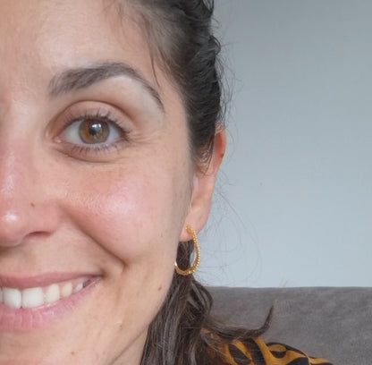 Aros Burbujas ordenadas de plata chapada en oro de 18k