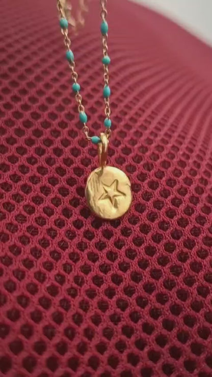 Collar Amuleto de plata chapada en oro