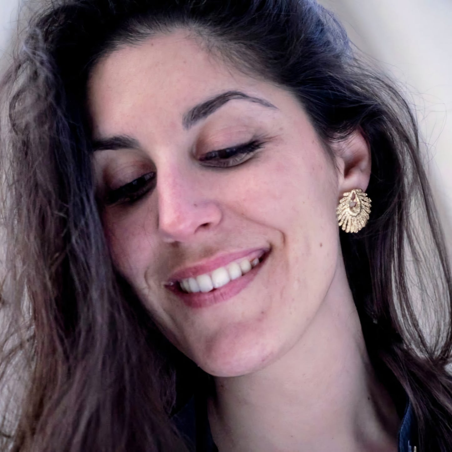 Pendientes Bordado León de plata chapada en oro de 18k